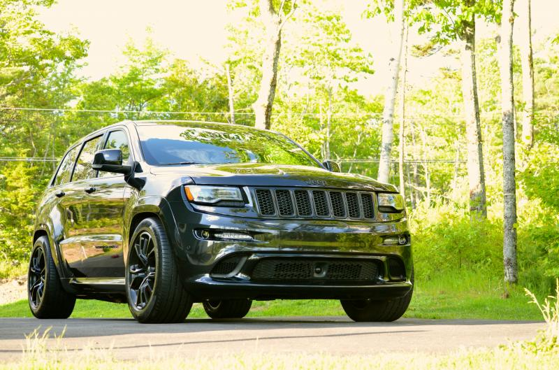 Illustration for article titled Half Decent Photos - 2014 GRAND CHEROKEE SRT